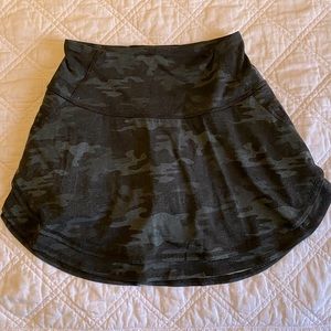 EUC Soybu Camo Truffle Skort -small